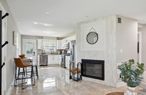 Glenview House | Modern Family Retreat with Pet-Friendly Amenities