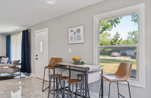 Glenview House | Modern Family Retreat with Pet-Friendly Amenities