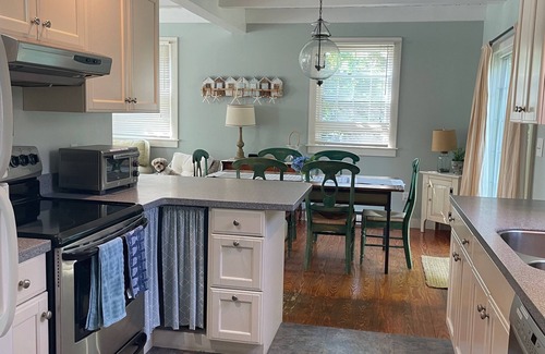 Nantucket Town House | Top-Rated Mid-Island Nantucket Cottage Near Surfside Beach