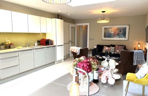 Killarney House | Cozy 4-Bed House in Killarney - Guest Rated 10/10!