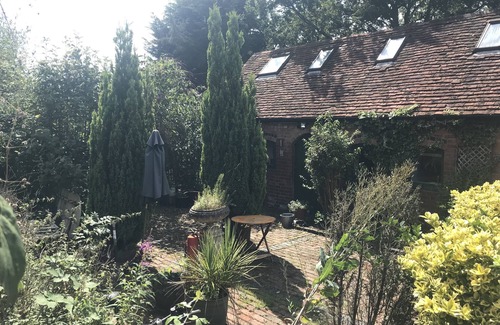 Wixford House | Cozy Country Cottage with Private Garden & Pet-Friendly Stay