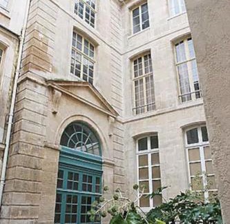 Quartier Sainte-Avoye Apartment | Stylish Triplex Retreat in Trendy Marais - 4-Star Comfort