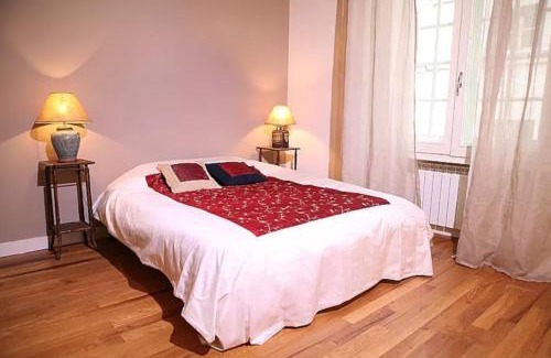 Quartier Sainte-Avoye Apartment | Stylish Triplex Retreat in Trendy Marais - 4-Star Comfort
