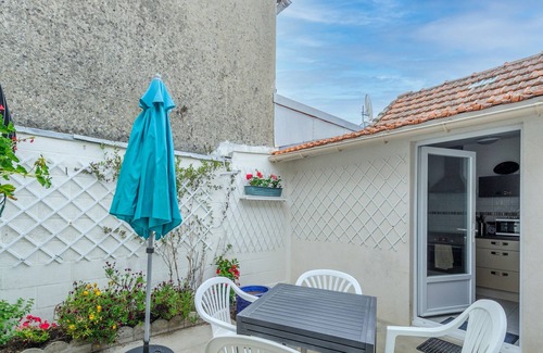 Quartier des Dunes House | Modern Villa in Châtelaillon-Plage with Spa & Kitchen