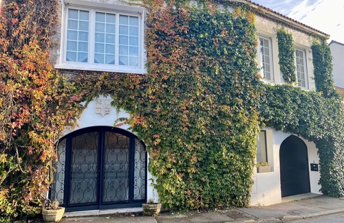 Saint-Pere-en-Retz Cottage | Family-Friendly Gite in Saint-Père-en-Retz with Spa