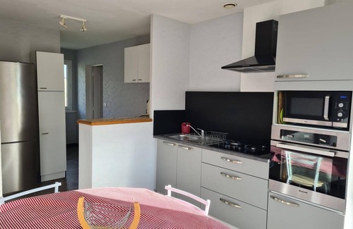Creuzier-le-Neuf Cottage | Cozy Gite Creuzier-le-Neuf with Pool and Spa Amenities