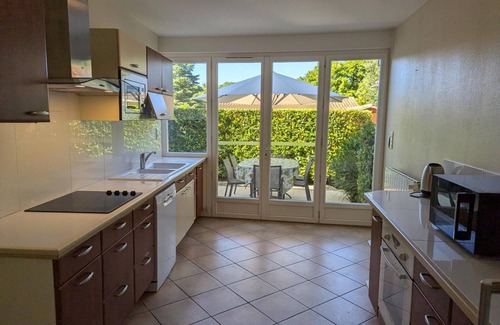 Saint-Cybardeaux Cottage | Gite Saint-Cybardeaux: Family-Friendly Retreat with Pool