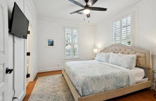 Gulfport House | Beachside Cottage & Guest House - Family-Friendly Retreat