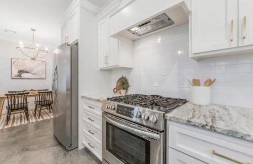 Lafayette House | Pet-Friendly Cottage with 9.4/10 Guest Rating