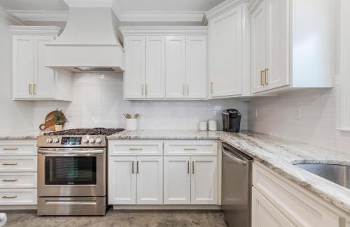Lafayette House | Pet-Friendly Cottage with 9.4/10 Guest Rating