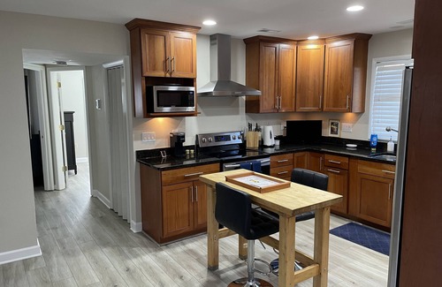 Arundel on the Bay House | Cozy Cottage with Hot Tub Steps from the Bay - 10/10 Rated