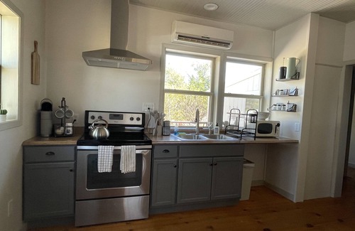 Llano House | Idyllic Cottage Retreat by the Llano River - 10/10 Rating