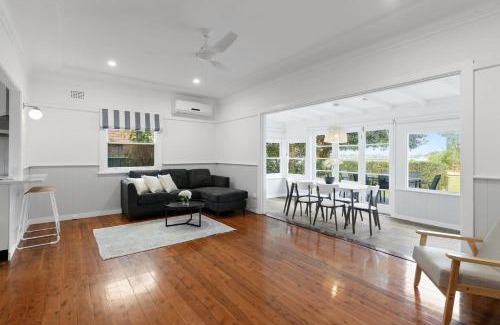 Woy Woy House | Cozy Waterfront Cottage - Pet Friendly in WoyWoy