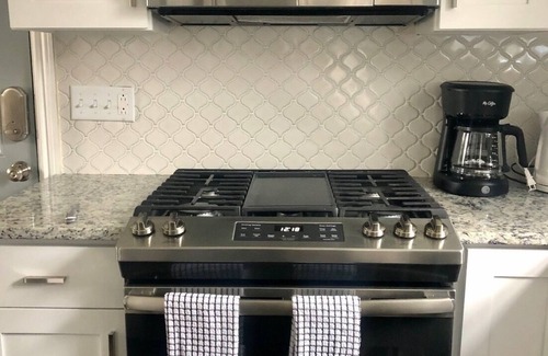 Glen Ellyn House | Cozy Cottage Near College with Family-Friendly Amenities