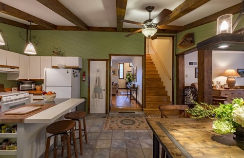 Midway House | Elegant Cottage in the Heart of Horse and Bourbon Country
