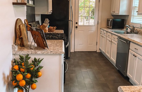 Hattiesburg Cottage | Cozy Cottage in Downtown Hattiesburg with Free Breakfast