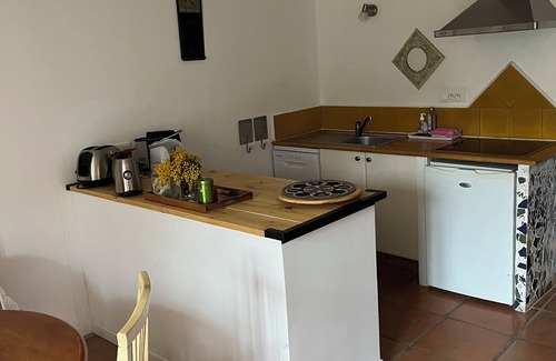 Lagrasse Apartment | Cozy Cottage for 2 with Kitchen & Breakfast Included