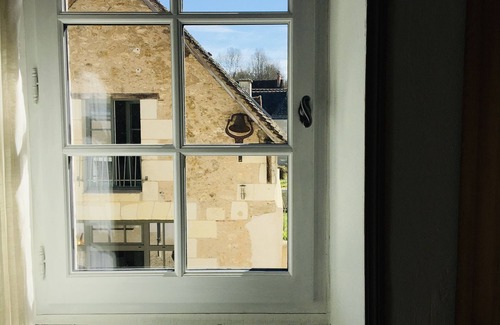Azay-sur-Indre House | Idyllic Cottage by the Water with Ocean View & Spa