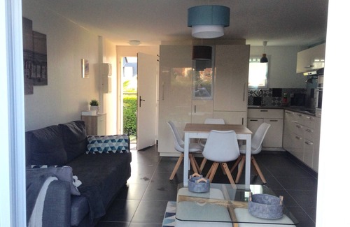 Port Guillaume House | Renovated Cottage with Oceanfront Views and Pool Access