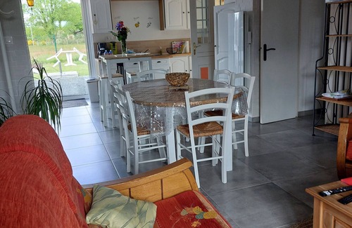 Monce-en-Belin Cottage | Comfortable Gite Moncé-en-Belin with Spa & Family Friendly