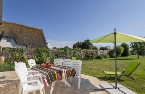 Saint-Joachim Cottage | Explore Gite Saint-Joachim: Family-Friendly Retreat with Spa