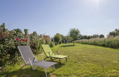 Saint-Joachim Cottage | Explore Gite Saint-Joachim: Family-Friendly Retreat with Spa