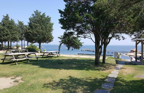 South Dartmouth House | Idyllic Cottage Retreat with Ocean Views and Pool Access