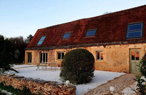 Saint-Genies House | Cozy Cottage Retreat with Pool & Breakfast in Saffron