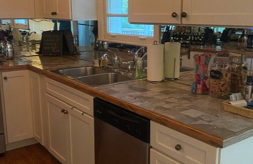 North Brookhaven House | Welcoming Cottage in Brookhaven with Pet-Friendly Amenities