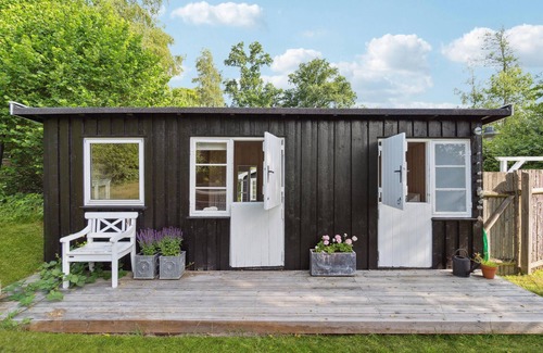 Hornbaek House | Cozy Cottage Steps from the Beach with Oceanfront Views