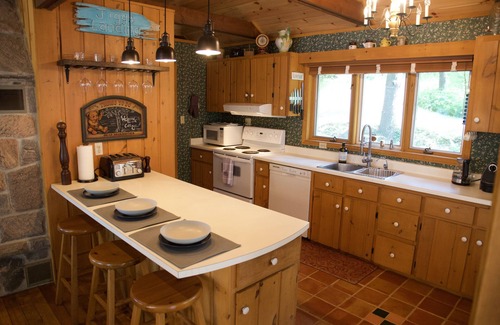 Seguin Cottage | Idyllic Cottage Retreat on Lake Joe with Pool & Views