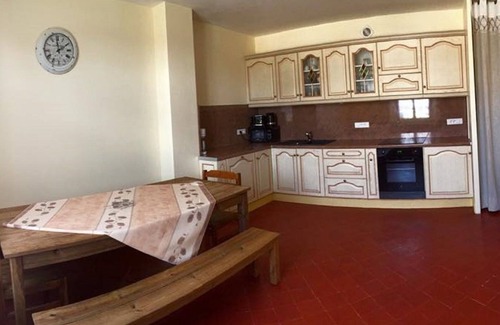 Auneuil Cottage | Inviting Cottage Retreat in Historic Farmhouse - 10/10 Rated