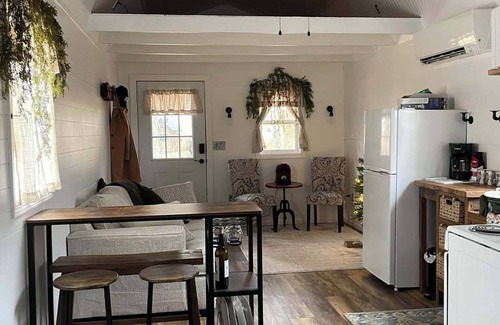 Saint Libory Cottage | Charming cottage in the countryside with adventure & creative experiences.