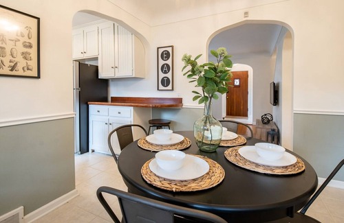 Ottawa House | Cozy Cottage in Toledo's Old Orchard – Guest Rated 9.8!