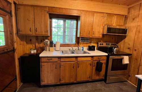Lenox Dale Cottage | Charming cottage in private lakeside community. Walking distance to Tanglewood.