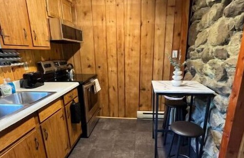 Lenox Dale Cottage | Charming cottage in private lakeside community. Walking distance to Tanglewood.