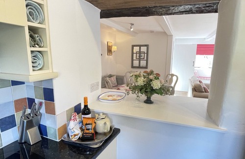 Dittisham Cottage | Inviting Cottage with Private Garden and Pet-Friendly Amenities