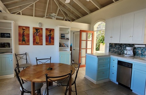 Estate Susannaberg Cottage | Beautiful Cottage Near North Shore Beaches with Spa & Hot Tub