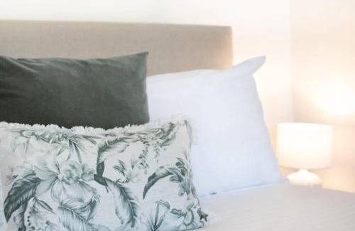 Launceston CBD House | Cozy Cottage in Prime Location with Family & Pet-Friendly Perks