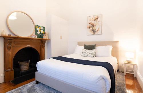 Launceston CBD House | Cozy Cottage in Prime Location with Family & Pet-Friendly Perks