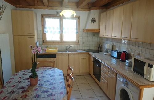 Bernex Apartment | Beautiful Mountain Cottage with Oceanfront Views & Spa