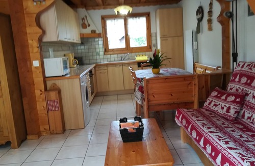 Bernex Apartment | Beautiful Mountain Cottage with Oceanfront Views & Spa