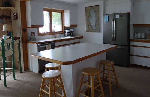 Brutus House | Charming Cottage on Beautiful Burt Lake