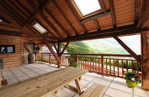 Albertville Ski Chalet | Cozy Cottage with Spa & Hot Tub in Albertville