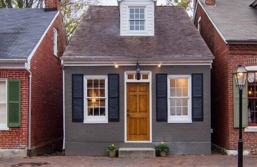 St. Charles House | Historic St. Charles Cottage with Jetted Tub & Fireplaces