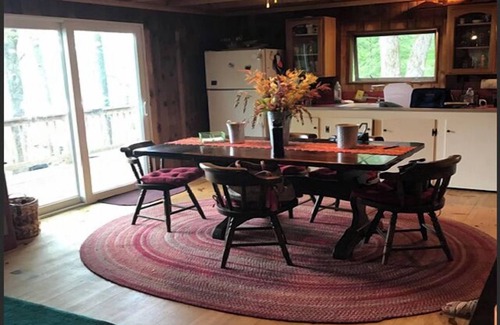 Raymond House | Serene Cottage Retreat with Scenic Pond Views & Breakfast