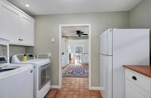 Houston Cottage | Beautiful Cottage on Smith Lake with Private Dock & Pool