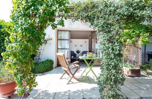 Jonquieres Apartment | Renovated Provencal Cottage with Pool & Ocean Views