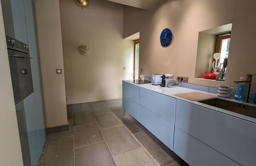 Guizengeard Cottage | Gite Guizengeard: Cozy 2-Bedroom Retreat with Spa Amenities