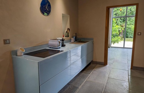 Guizengeard Cottage | Gite Guizengeard: Cozy 2-Bedroom Retreat with Spa Amenities